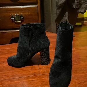 Elegant Black Ankle Boots with Glitter Heel